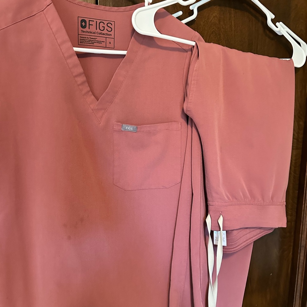 Figs mauve women’s small scrub set